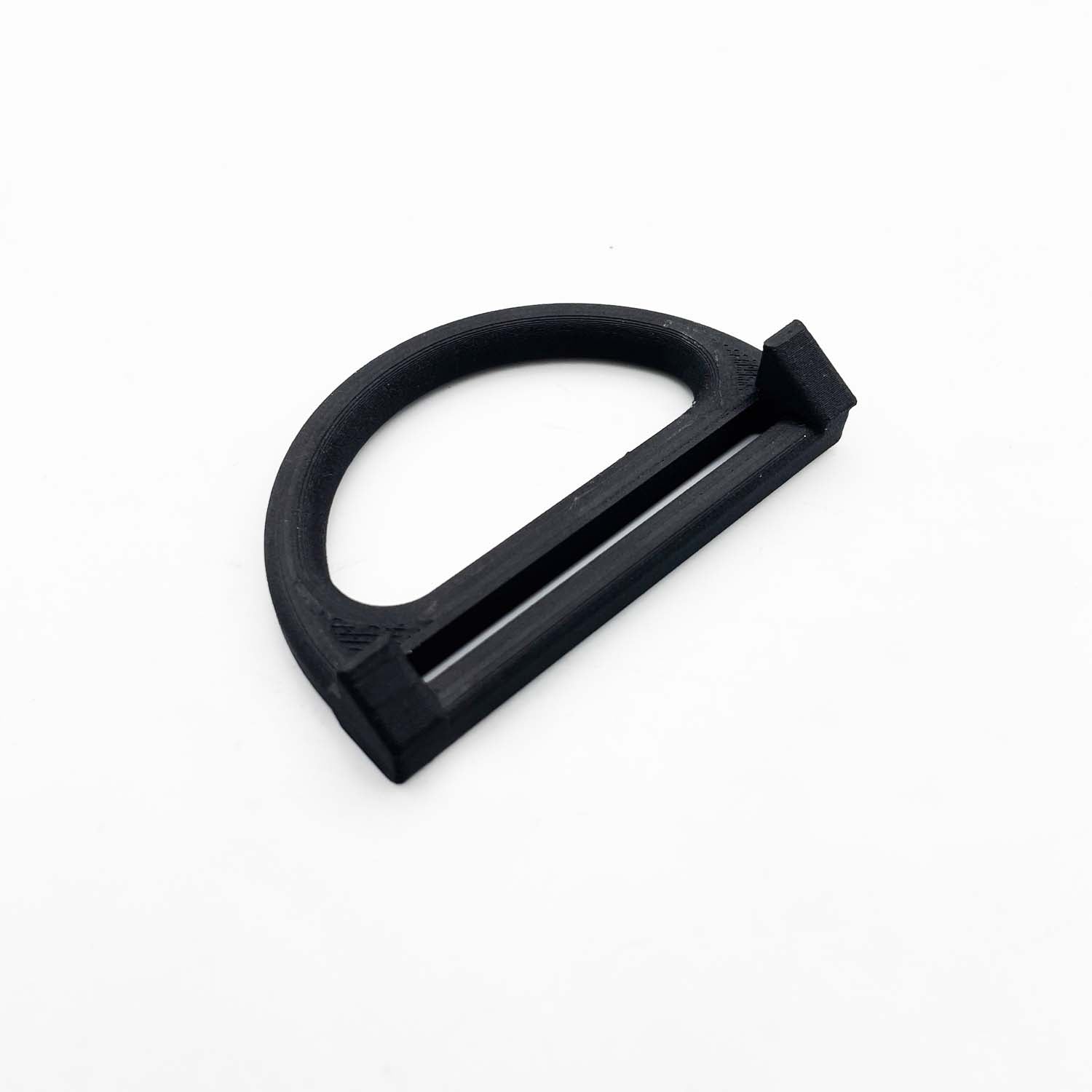 Low profile D-ring